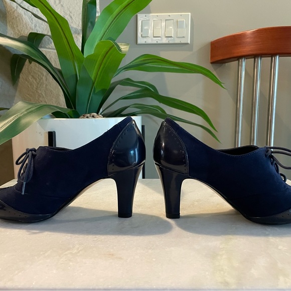 GIANI BERNINI | Navy Oxford Heels Sz 6.5 - Picture 2 of 5